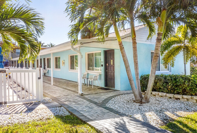 Lamara Motel Apartments in St Pete Beach, FL - Building Photo - Primary Photo