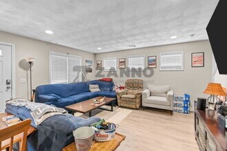 498 Park Ave in Portsmouth, RI - Building Photo - Building Photo