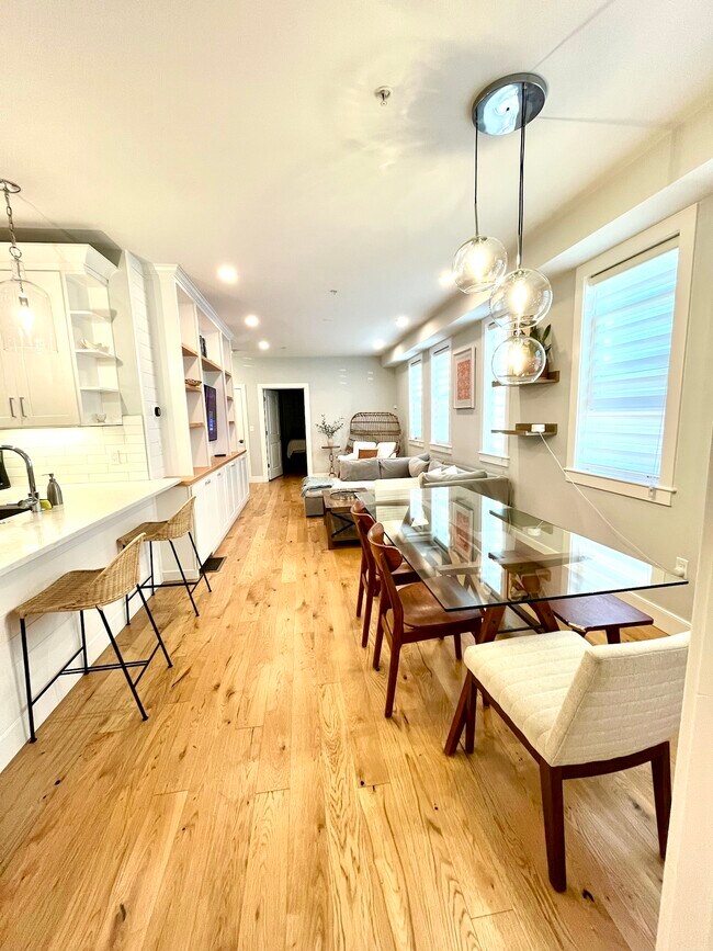 337 Maverick St, Unit 1 in Boston, MA - Building Photo - Building Photo