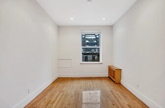 E.27th E27th St , Park Ave, Unit 4 in New York, NY - Foto de edificio - Building Photo