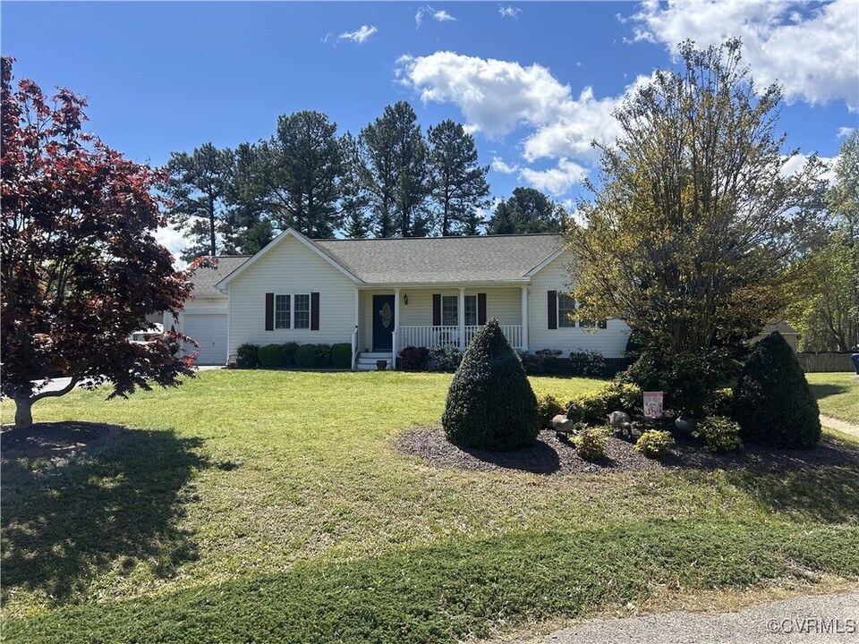 3707 Vanhorn Ct in Chester, VA - Building Photo