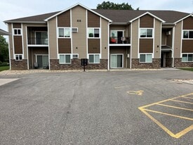 916 Cedar Drive Luxury Apartments in La Crescent, MN - Building Photo