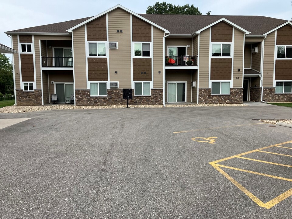 916 Cedar Drive Luxury Apartments in La Crescent, MN - Building Photo