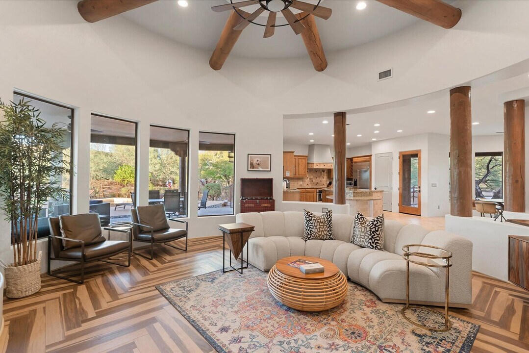 6708 E Calle de Las Estrellas Rd in Cave Creek, AZ - Building Photo