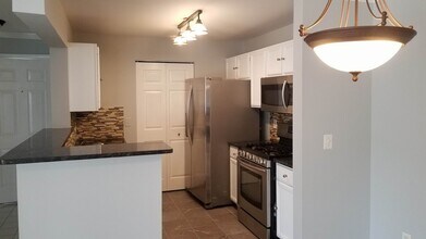 14154 Cuddy Loop in Woodbridge, VA - Foto de edificio - Building Photo