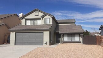 3515 W Avenue J4 in Lancaster, CA - Building Photo