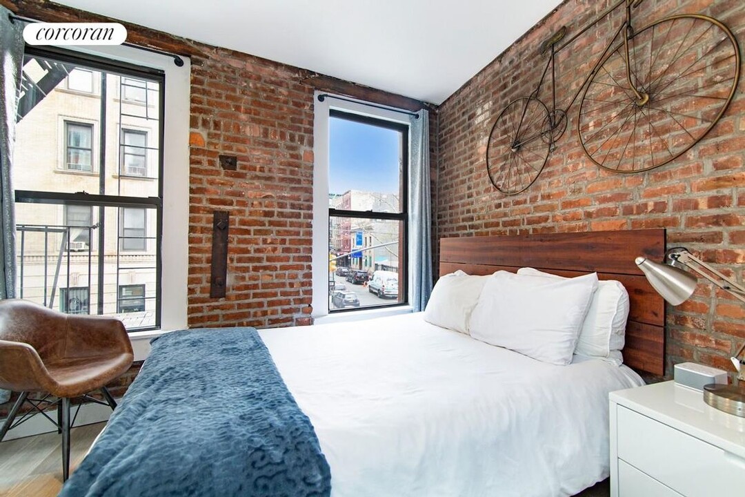 51 Spring St in New York, NY - Building Photo