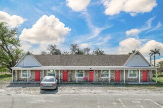 1189 N Tamiami Trl in North Fort Myers, FL - Building Photo - Building Photo