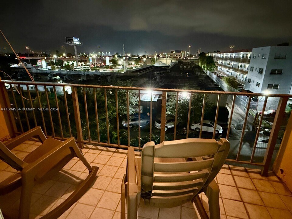 6055 W 19th Ave-Unit -419 in Hialeah, FL - Building Photo