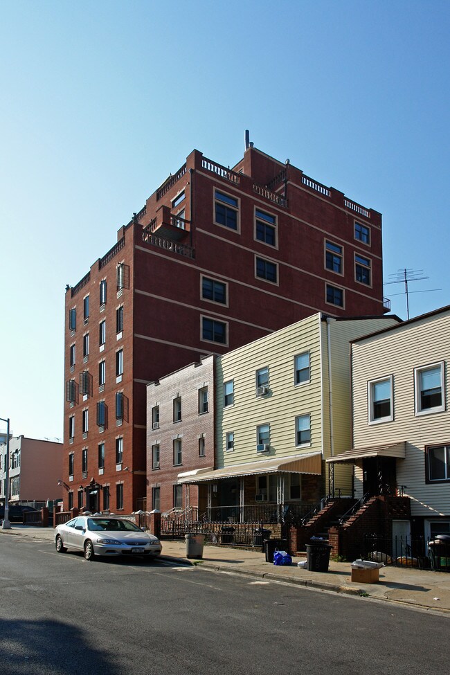 266 22nd St in Brooklyn, NY - Foto de edificio - Building Photo