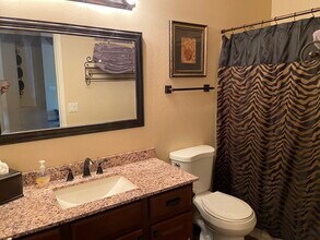 10322 W San Juan Ave in Glendale, AZ - Foto de edificio - Building Photo