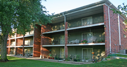 Alpine Village Apartments in La Vista, NE - Building Photo - Building Photo