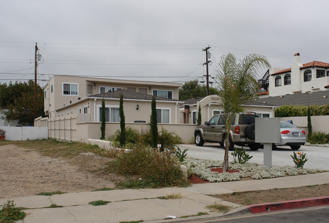 880-888 Agate St in San Diego, CA - Building Photo - Building Photo