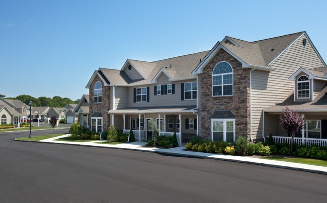 Fairfield Knolls East in Mastic Beach, NY - Building Photo - Building Photo