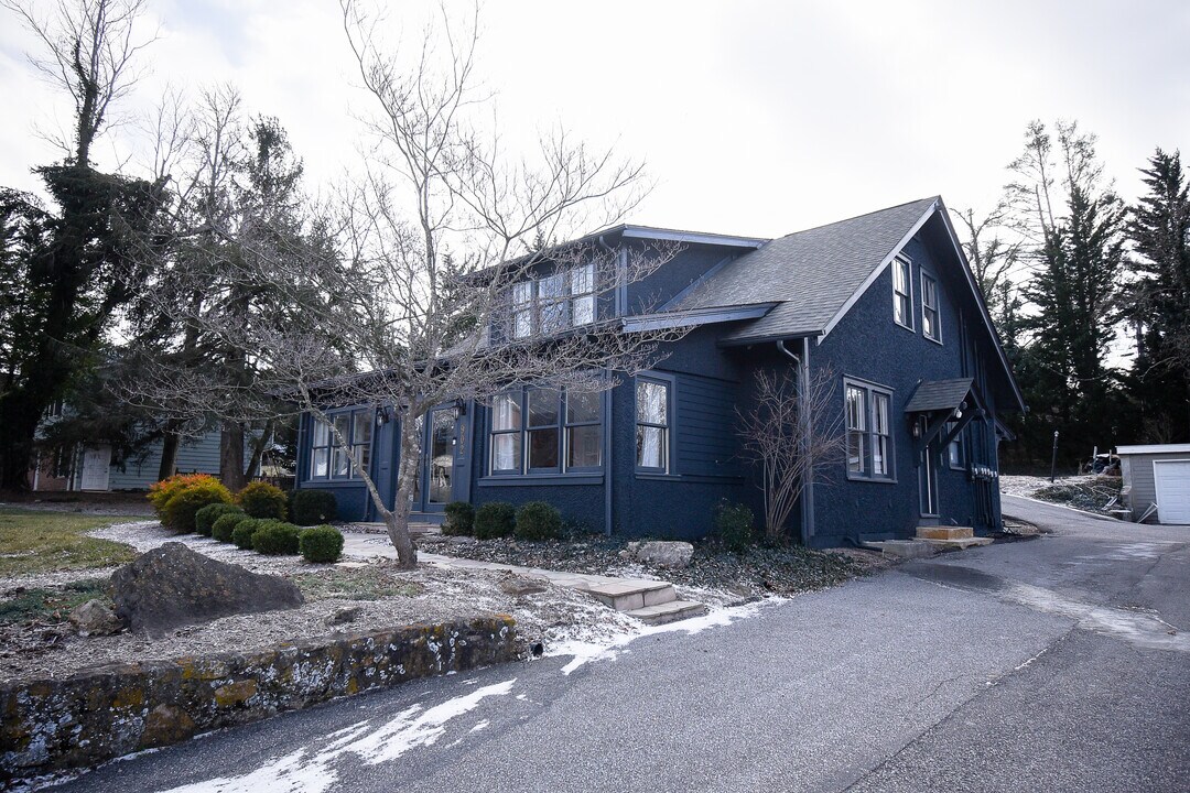 902 S Main St, Unit The East Suite in Blacksburg, VA - Building Photo