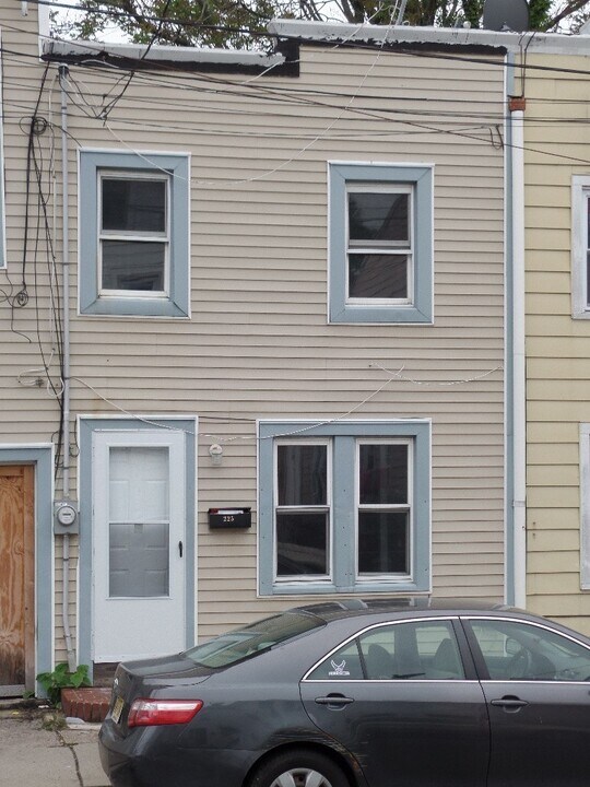 225 Home Ave in Trenton, NJ - Building Photo