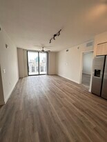 722 NW 2nd Ave, Unit B in Fort Lauderdale, FL - Building Photo