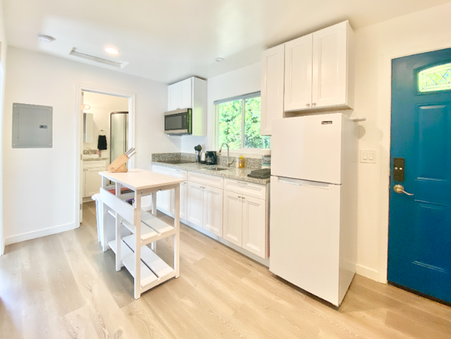 5320 Sunglow Ct in San Diego, CA - Building Photo - Building Photo