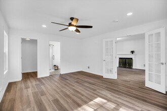 1212 W Healey St in Champaign, IL - Building Photo - Building Photo