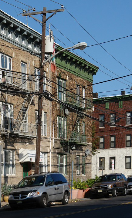 50 Broadway in Jersey City, NJ - Foto de edificio