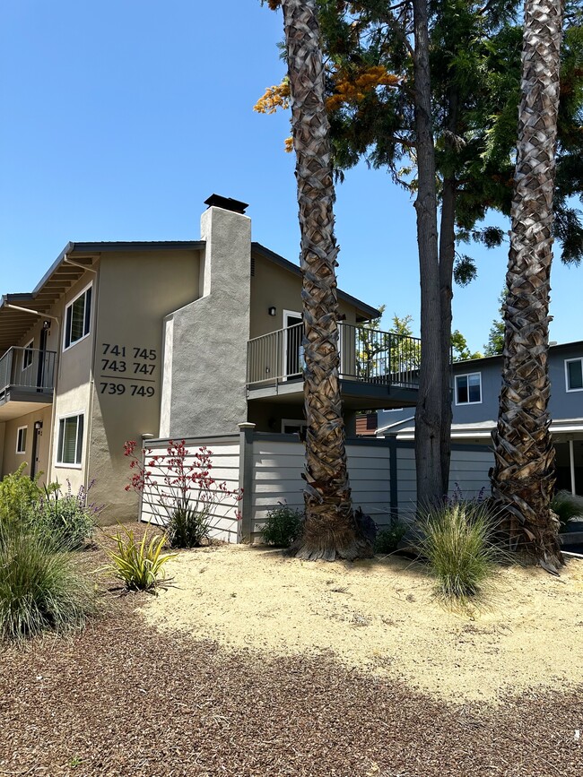 Layne Court Apartments in Palo Alto, CA - Building Photo - Building Photo