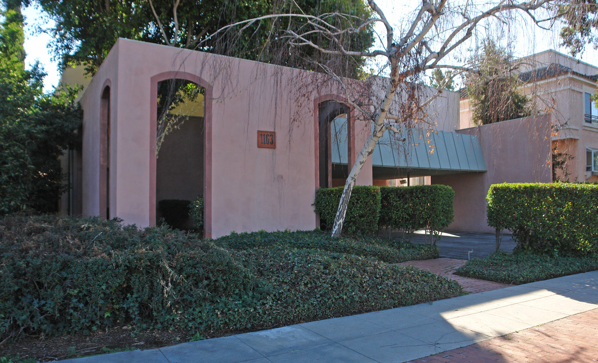 1163 Huntington Dr in South Pasadena, CA - Building Photo