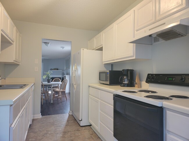 property at 14 Heritage Village Ln