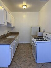 2041 N Vermont Ave in Los Angeles, CA - Building Photo - Building Photo