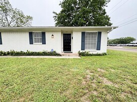 301 E Park Ave in Victoria, TX - Building Photo