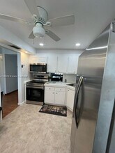1175 Miami Gardens Dr in Miami, FL - Building Photo - Building Photo