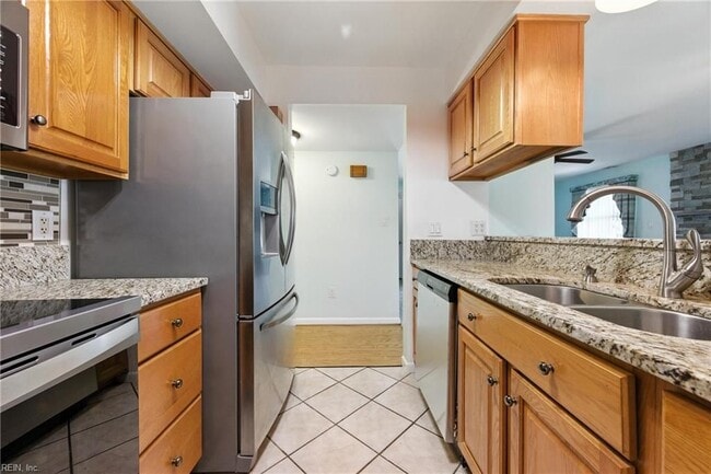 117 Roane Dr in Hampton, VA - Building Photo - Building Photo