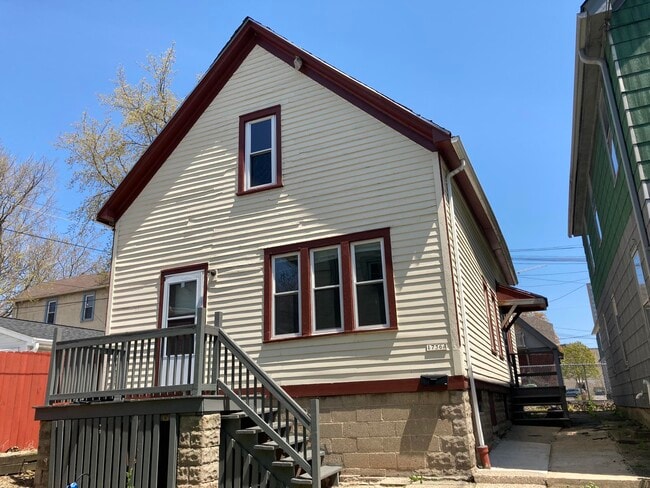 property at 1736 N Arlington Pl