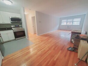 637 Cove Rd in Stamford, CT - Building Photo - Building Photo