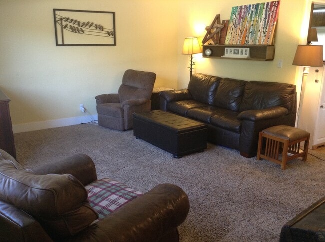 627 SW Center St in Pullman, WA - Foto de edificio - Building Photo