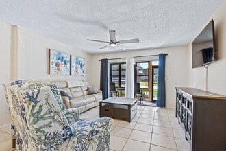 3800 Saxon Dr in New Smyrna Beach, FL - Foto de edificio - Building Photo