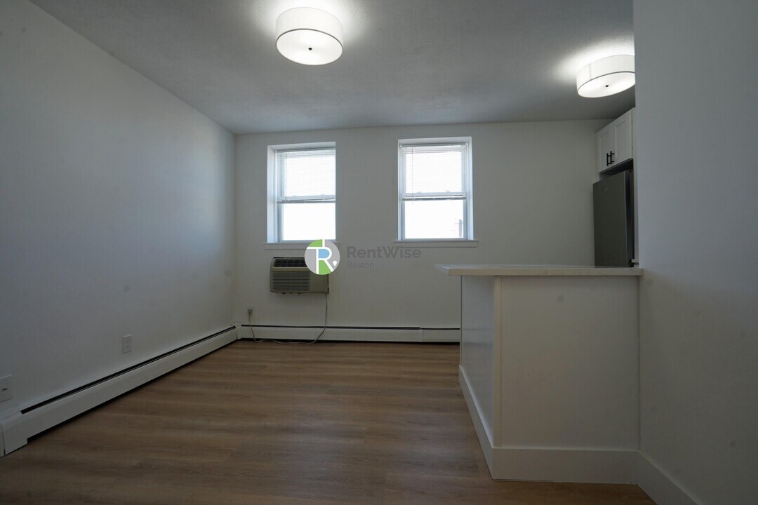 740 E 7th St in Boston, MA - Building Photo