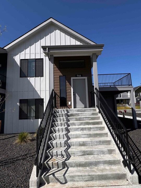 966 E RR Ave in Post Falls, ID - Foto de edificio