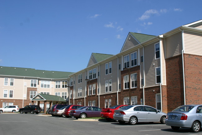 Sandston Plateau Senior Apartments in Sandston, VA - Building Photo - Building Photo