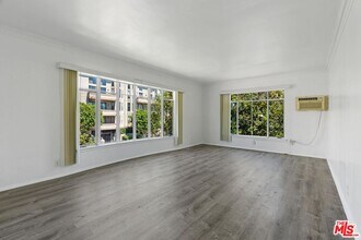 10301 1/2 Ilona Ave in Los Angeles, CA - Building Photo - Building Photo