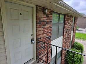 304 NE Frst Ave in Lee's Summit, MO - Building Photo - Building Photo