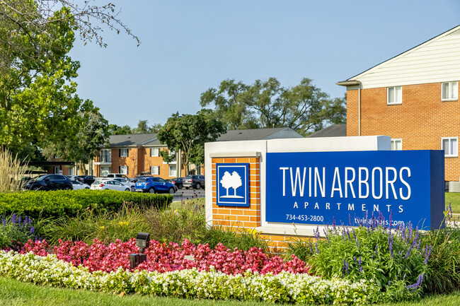 Twin Arbors Apartments in Plymouth, MI - Building Photo - Building Photo