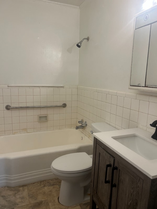 2132 Donald Lee Hollowell Pkwy NW in Atlanta, GA - Building Photo - Building Photo