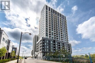 3071 Trafalgar Rd in Oakville, ON - Building Photo - Building Photo