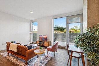 222 E Jefferson St in Phoenix, AZ - Building Photo - Building Photo