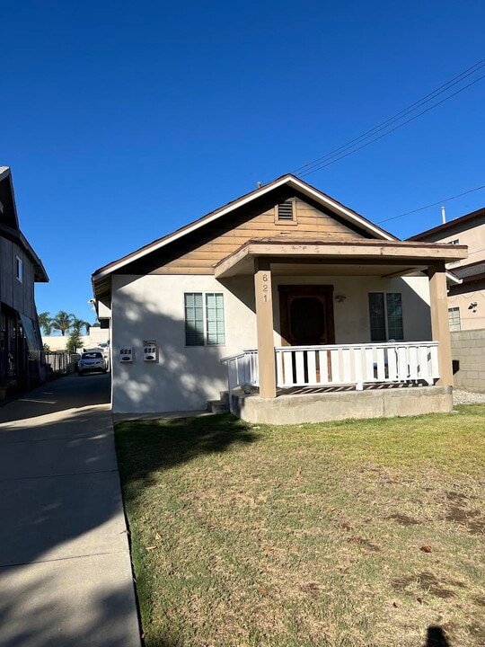 621 S Sierra Vista Ave in Alhambra, CA - Building Photo