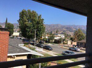 1825 Keeler St, Unit apartment D in Burbank, CA - Building Photo - Building Photo