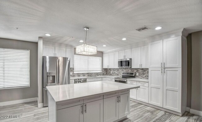 10866 E Mercer Ln in Scottsdale, AZ - Building Photo - Building Photo