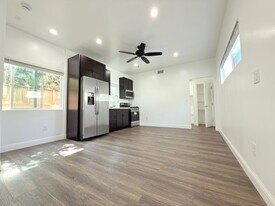 13660 Kelowna St in Los Angeles, CA - Building Photo