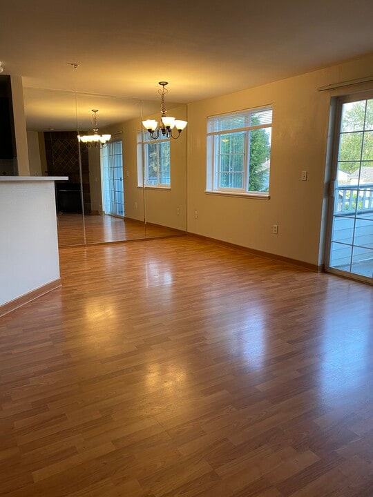 10824 SE 170th St, Unit B307 in Renton, WA - Building Photo