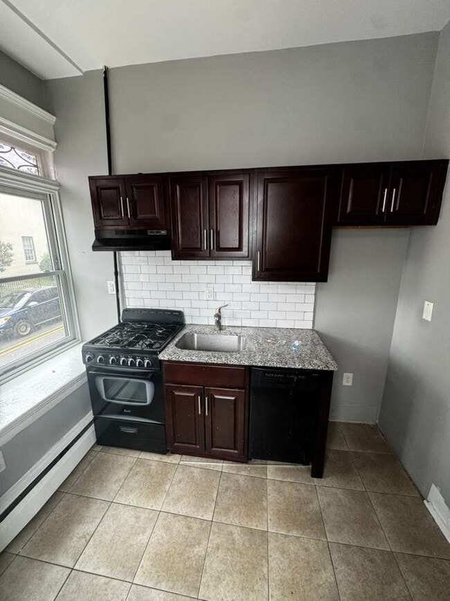 202-204 E Hanover St